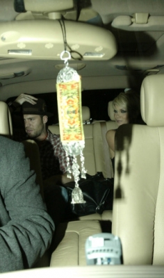 Sarah_Harding_leaving_Mahiki_25_09_08_282829.jpg