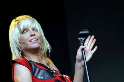 Girls_Aloud_perform_at_the_KC_Stadium_Hull_40504_12.jpg