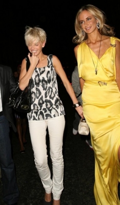 Sarah_leaving_Mayfair_Hotel2C_with_Lady_Victoria_Hervey_16_09_08_284629.jpg