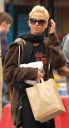 Sarah_harding_pops_out_for_food_during_a_break2C_London_12_04_08_28329.jpg