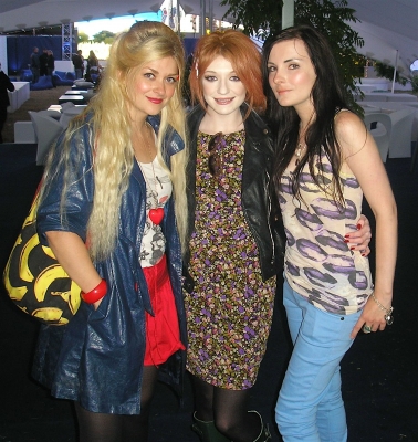 Sarah_and_Nicola_at_The_O2_Wireless_Festival2C_Hyde_Park_03_07_08_28229.jpg