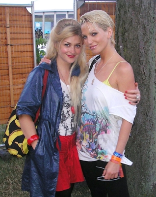 Sarah_and_Nicola_at_The_O2_Wireless_Festival2C_Hyde_Park_03_07_08_28329.jpg