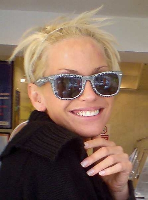 Sarah_and_Tom_at_a_Fish_and_Chip_shop2C_Buckinghamshire_13_07_08_28129.jpg