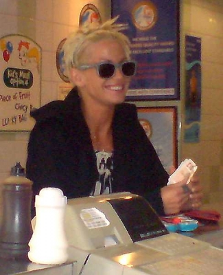 Sarah_and_Tom_at_a_Fish_and_Chip_shop2C_Buckinghamshire_13_07_08_28529.jpg