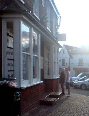 Sarah_and_Tom_at_a_Fish_and_Chip_shop2C_Buckinghamshire_13_07_08_28829.jpg