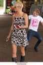 Sarah_Harding_at_a_petrol_station_05_07_08_281129.jpg