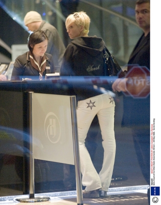 Sarah_Harding_at_the_Hilton_Hotel2C_Manchester_29_05_08_28329.jpg