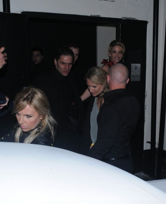 Sarah_Harding_leaving_Sugar_Hut_club_14_04_12_281029.jpg