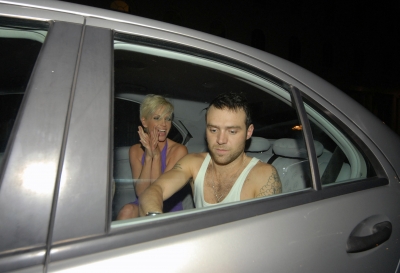 Sarah_Harding_leaving_Mahiki_nightclub_with_Tom_Crane_28_06_08_281029.jpg