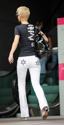 Sarah_and_Nicola_out_and_about_in_Birmingham_05_06_08_283429.jpg