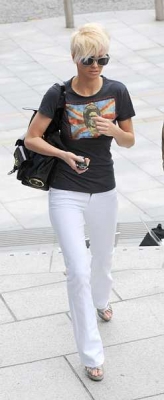 Sarah_and_Nicola_out_and_about_in_Birmingham_05_06_08_283829.jpg