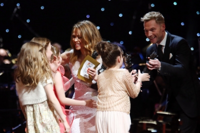 Kimberley_Walsh_at_the_Olivier_Awards_15_04_12_283029.jpg