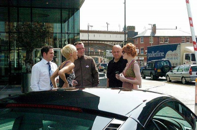 Sarah___Nicola_outside_their_hotel_in_Manchester_29_05_08_281729.jpg