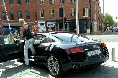 Sarah___Nicola_outside_their_hotel_in_Manchester_29_05_08_281829.jpg
