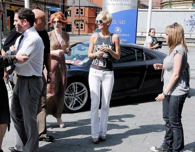 Sarah___Nicola_outside_their_hotel_in_Manchester_29_05_08_281929.jpg