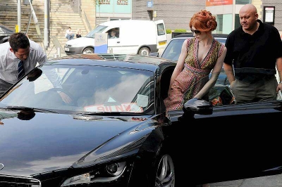 Sarah___Nicola_outside_their_hotel_in_Manchester_29_05_08_283129.jpg