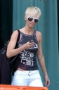 Имя файла=Sarah___Nicola_outside_their_hotel_in_Manchester_29_05_08_281529.jpg
Размер файла=43КБ
Размеры=531x800
Дата=Апр 19, 2012 Sarah___Nicola_outside_their_hotel_in_Manchester_29_05_08_281529.jpg