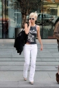Имя файла=Sarah___Nicola_outside_their_hotel_in_Manchester_29_05_08_28229.jpg
Размер файла=64КБ
Размеры=538x800
Дата=Апр 19, 2012 Sarah___Nicola_outside_their_hotel_in_Manchester_29_05_08_28229.jpg