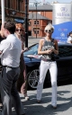 Имя файла=Sarah___Nicola_outside_their_hotel_in_Manchester_29_05_08_28929.jpg
Размер файла=71КБ
Размеры=502x800
Дата=Апр 19, 2012 Sarah___Nicola_outside_their_hotel_in_Manchester_29_05_08_28929.jpg