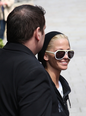 Sarah_Harding_leaving_hotel_Newcastle_24_05_08_28129.jpg