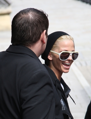 Sarah_Harding_leaving_hotel_Newcastle_24_05_08_28229.jpg