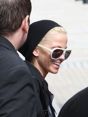 Sarah_Harding_leaving_hotel_Newcastle_24_05_08_28329.jpg
