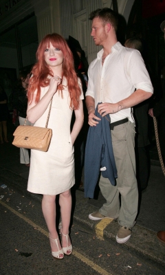 Nicola_Roberts_off_to_Mahiki_26_04_08_281329.jpg