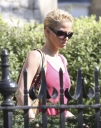 Имя файла=Sarah_Harding_making_her_way_to_the_Studio2C_London_09_04_08_28229.jpg
Размер файла=1478КБ
Размеры=2406x3033
Дата=Апр 22, 2012 Sarah_Harding_making_her_way_to_the_Studio2C_London_09_04_08_28229.jpg