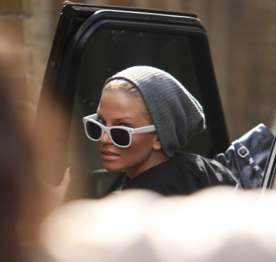 Sarah_seen_going_to_the_Studio2C_London_08_04_08_28829.jpg