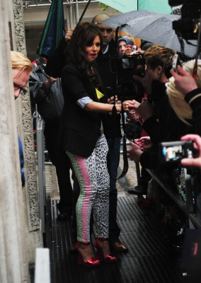 Cheryl_Cole_arriving_at_Radio_One_25_04_12_283329.jpg