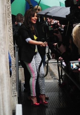 Cheryl_Cole_arriving_at_Radio_One_25_04_12_283429.jpg