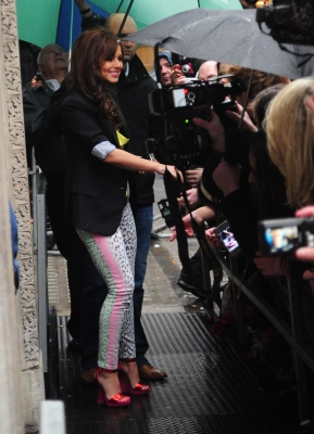 Cheryl_Cole_arriving_at_Radio_One_25_04_12_283929.jpg