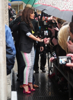 Cheryl_Cole_arriving_at_Radio_One_25_04_12_284629.jpg