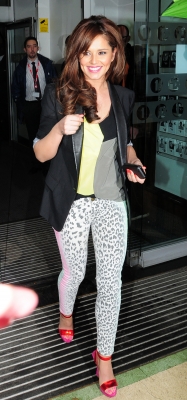 Cheryl_Cole_leaving_the_Radio_One_studios_25_04_12_2814429.jpg