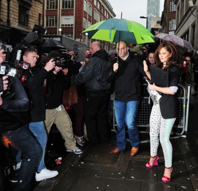 Cheryl_Cole_leaving_the_Radio_One_studios_25_04_12_2815229.jpg