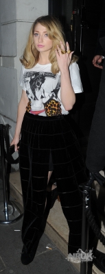 Nicola_Roberts_leaving_The_Brompton_Club_26_04_12_281429.jpg