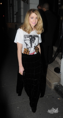Nicola_Roberts_leaving_The_Brompton_Club_26_04_12_281729.jpg