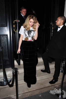 Nicola_Roberts_leaving_The_Brompton_Club_26_04_12_283129.jpg
