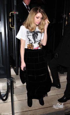 Nicola_Roberts_leaving_The_Brompton_Club_26_04_12_28429.jpg