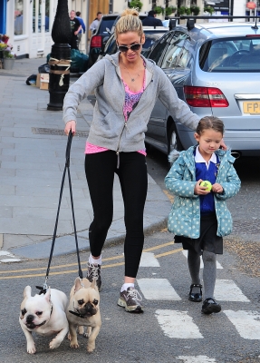 Sarah_Harding_out_in_London_26_04_12_281229.jpg