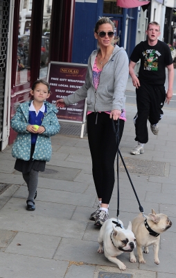 Sarah_Harding_out_in_London_26_04_12_281329.jpg