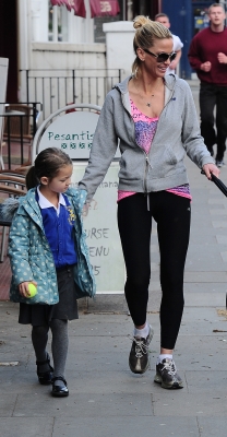 Sarah_Harding_out_in_London_26_04_12_282429.jpg