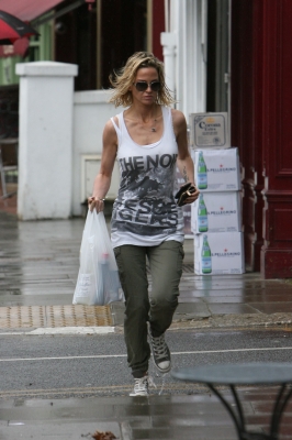 Sarah_Harding_out_in_London_27_04_12_282429.jpg