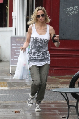 Sarah_Harding_out_in_London_27_04_12_28729.jpg