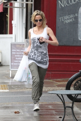 Sarah_Harding_out_in_London_27_04_12_28829.jpg