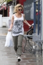 Sarah_Harding_out_in_London_27_04_12_281329.jpg