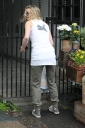Sarah_Harding_out_in_London_27_04_12_281529.jpg