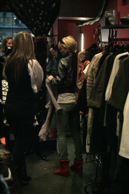 Sarah_Harding_at_Arrogant_Cat_and_Selfridges2C_London_05_03_08_281429.jpg