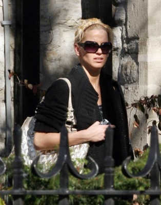 Sarah_leaving_home_with_wet_hair_07_03_08_281129.jpg