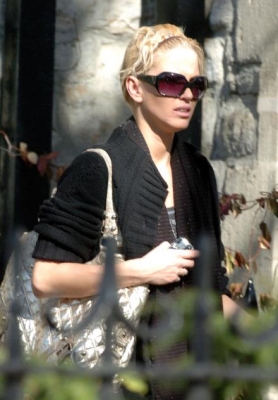 Sarah_leaving_home_with_wet_hair_07_03_08_28229.jpg